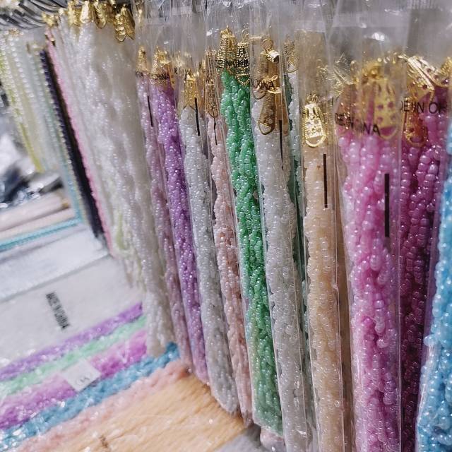 Bright accessories describe pic - 1