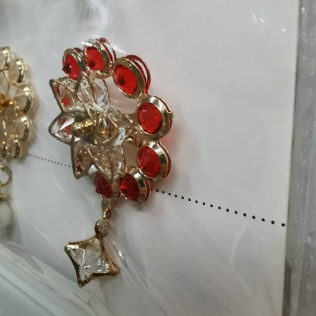 Korean Retro Palace Style Brooch Temperament Women's Pin Color Preserving Electroplated Diamond Brooch High-Grade Suit Accessories details Picture