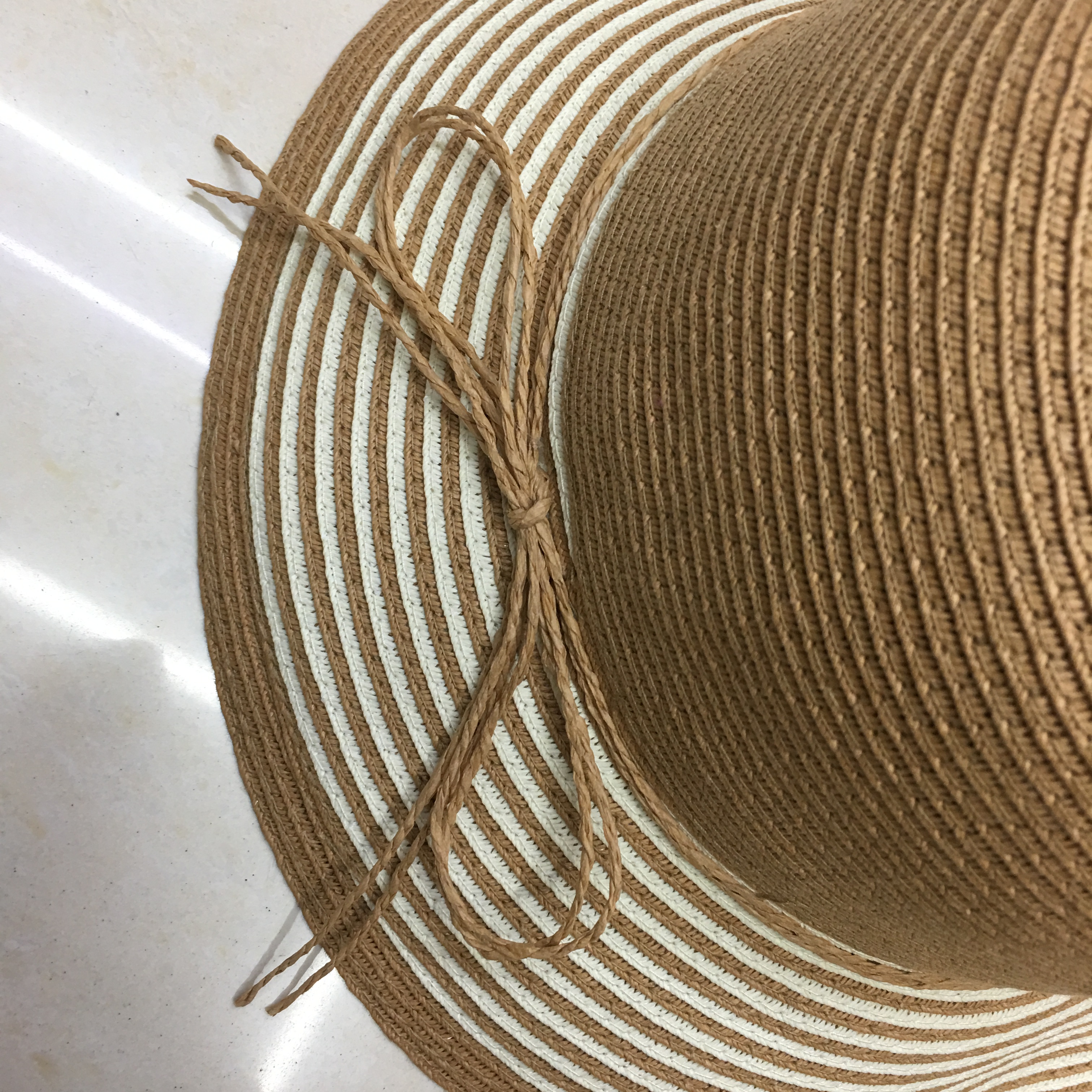 The straw hat girl's summer outing sun hat is sweet and outdoor vacation hat with UV protection details Picture