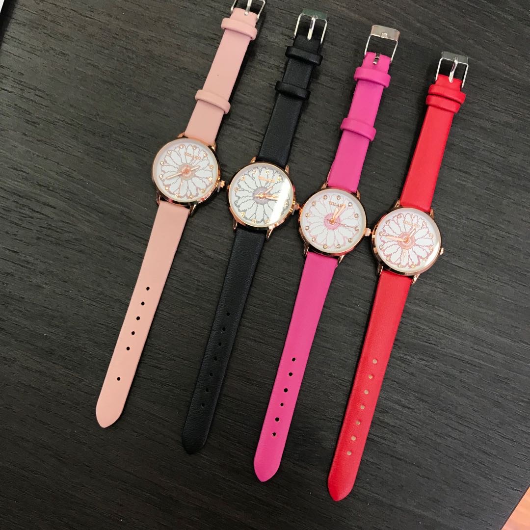 The 2019 new Full watch for women, Douyin, is waterproof, fashionable, simple and simple, featuring a flower pattern