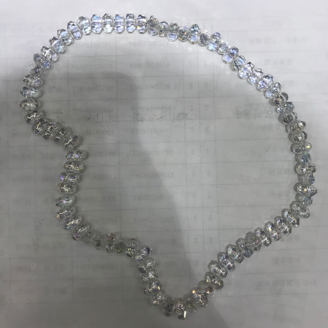 类似葫芦晶莹剔透色泽明亮的水晶图