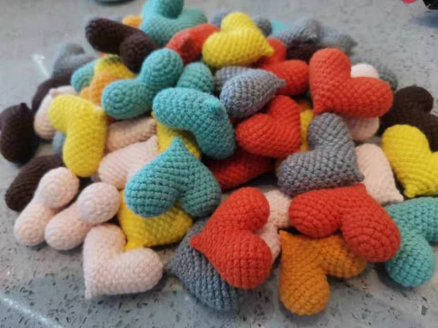 毛线DIY创意秋冬毛绒饰品原色不掉毛爱心毛球手豹纹桃心包包服装挂件