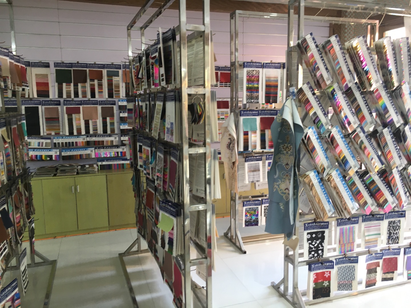 Yiwu Zhongxing Leather Co., LTD describe pic - 2