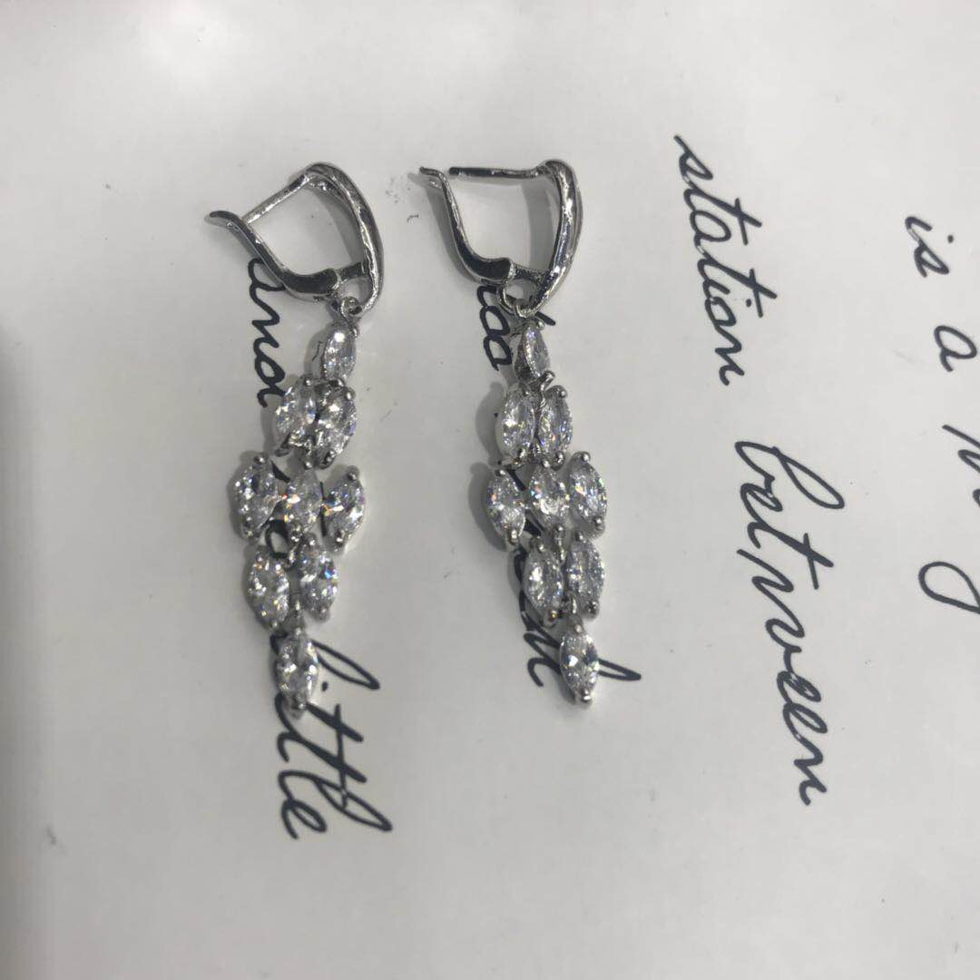 Japanese and Korean zircon earrings, long, super shiny, simple and elegant earrings for women