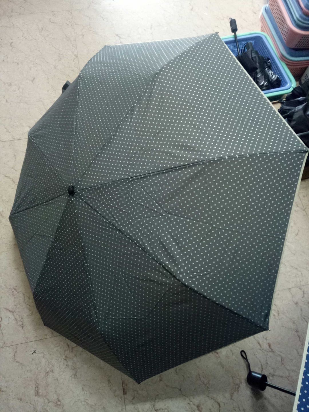 三折雨伞小清新水玉波点伞清新波点伞素黑伞产品图