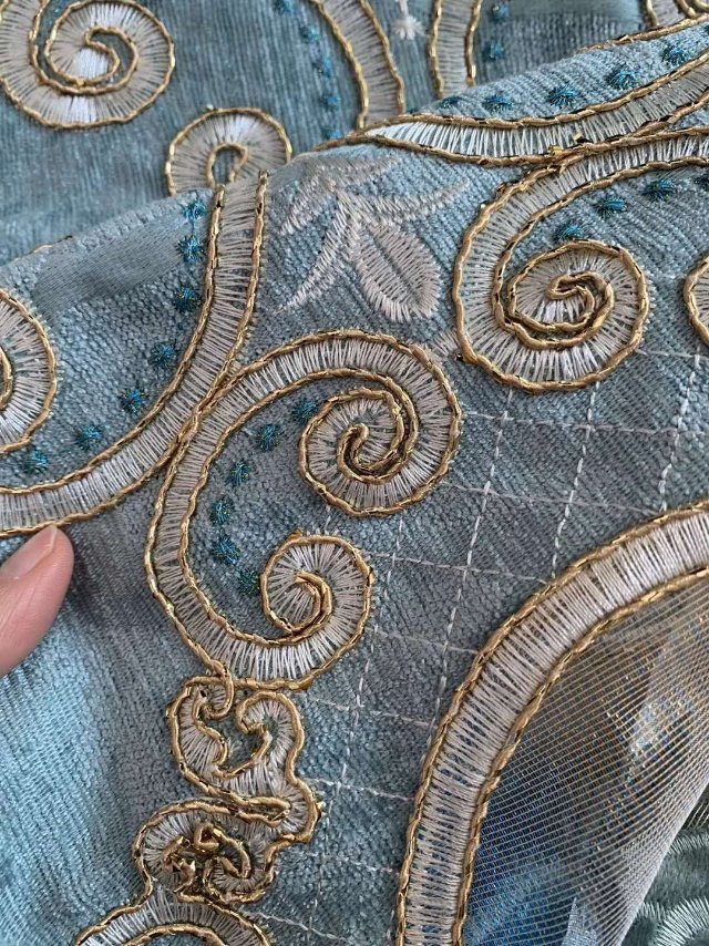 雪尼尔提花镂空金丝贴绒高档刺绣产品适合客厅卧室细节图