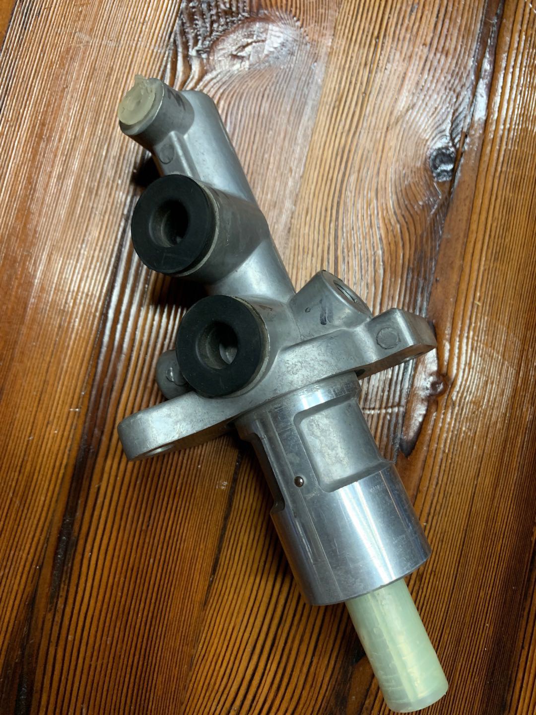 刹车总泵/汽车配件/汽车改装产品图