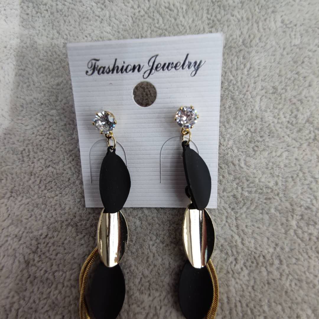 Fashionable, unique and niche design earrings, long ear line tassels for women, versatile and elegant earrings Specification image