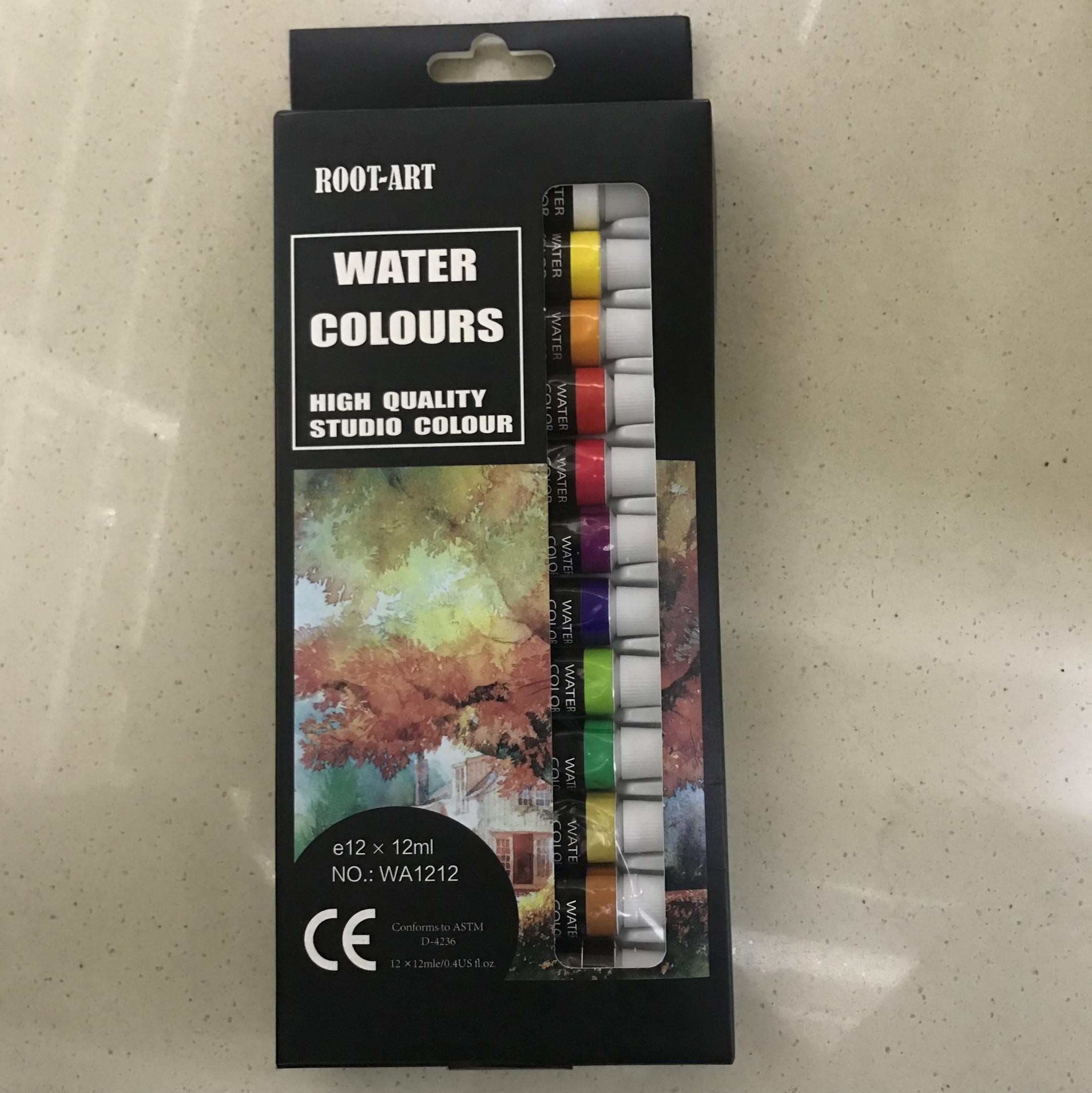 Shows the full color of the 12-color watercolor paint and the bright colors in the transparent container