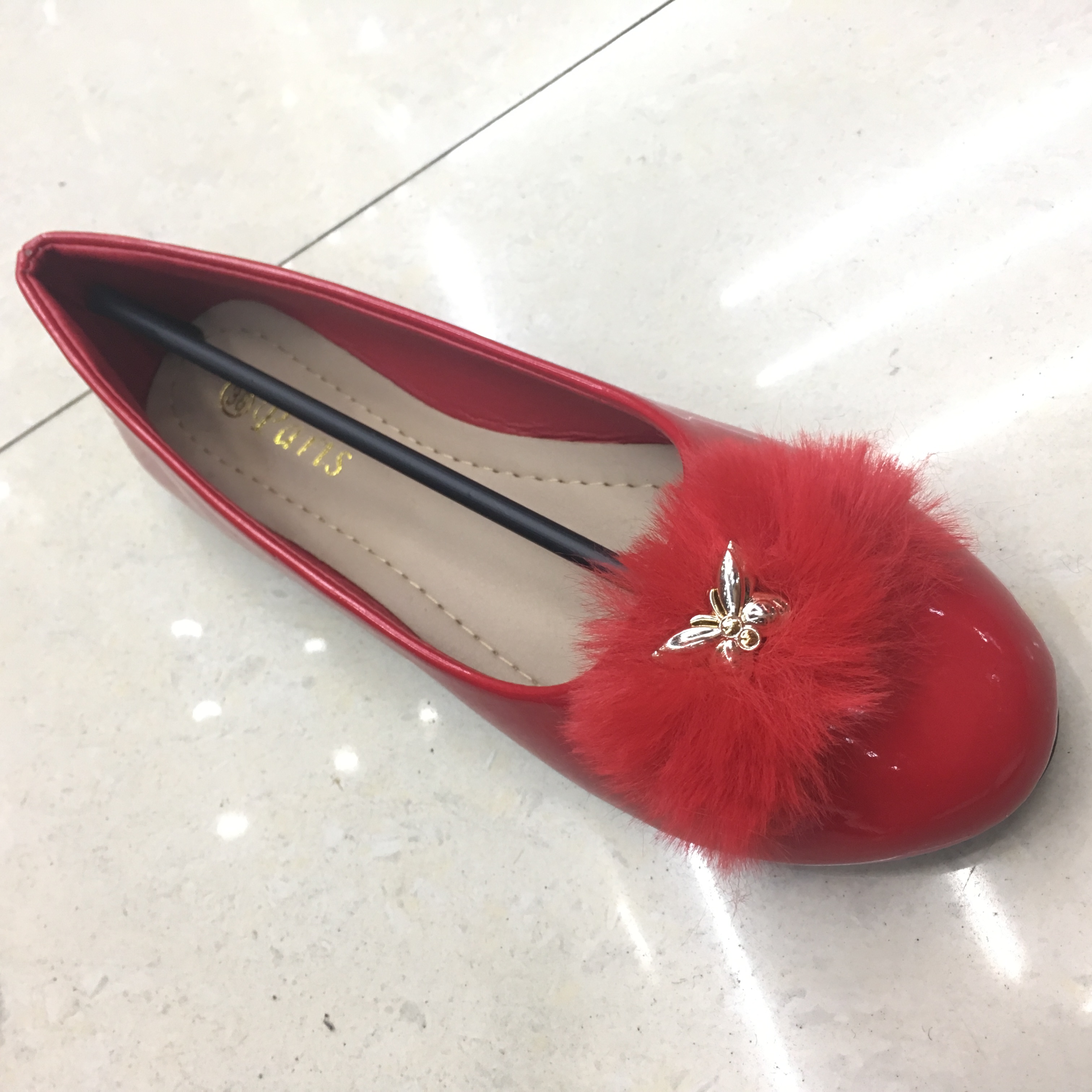 Ladies' bright red shallow-mouthed flat leather shoes imitating rabbit fur