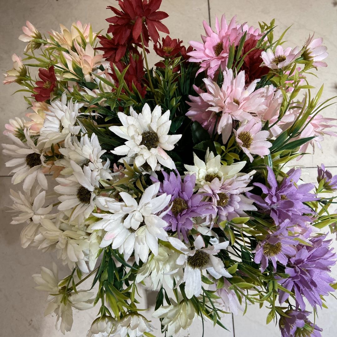 Factory direct sales of artificial flower silk fabric decoration, artificial prosperity rose flower bouquets, wedding road guide arrangements, artificial flowers of 10 mountain chrysanthemums