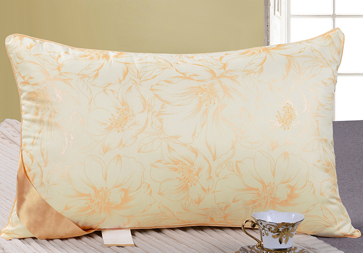 Factory direct sales and wholesale of pillows, pillow cores, health care neck pillows, five-star hotel feather velvet pillows, and gold pillows