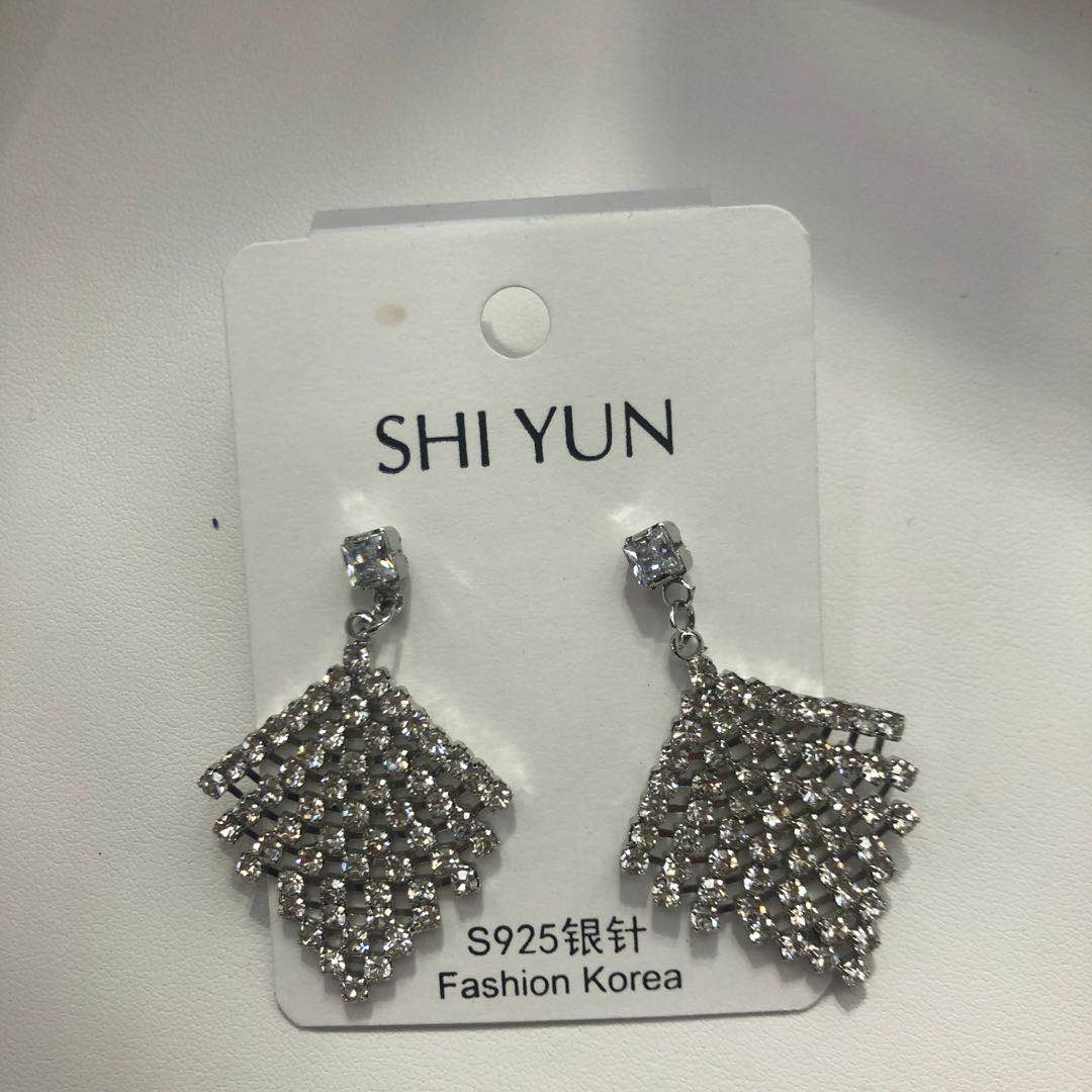 韩国东大门时尚菱形耳钉水钻超闪个性气质耳环产品图