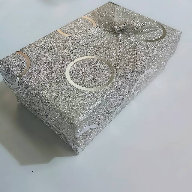 银色发亮项链盒戒指盒礼品盒包装盒产品图