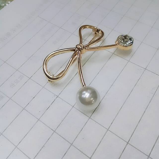 厂家直销合金蝴蝶结锆石胸针饰品配件产品图