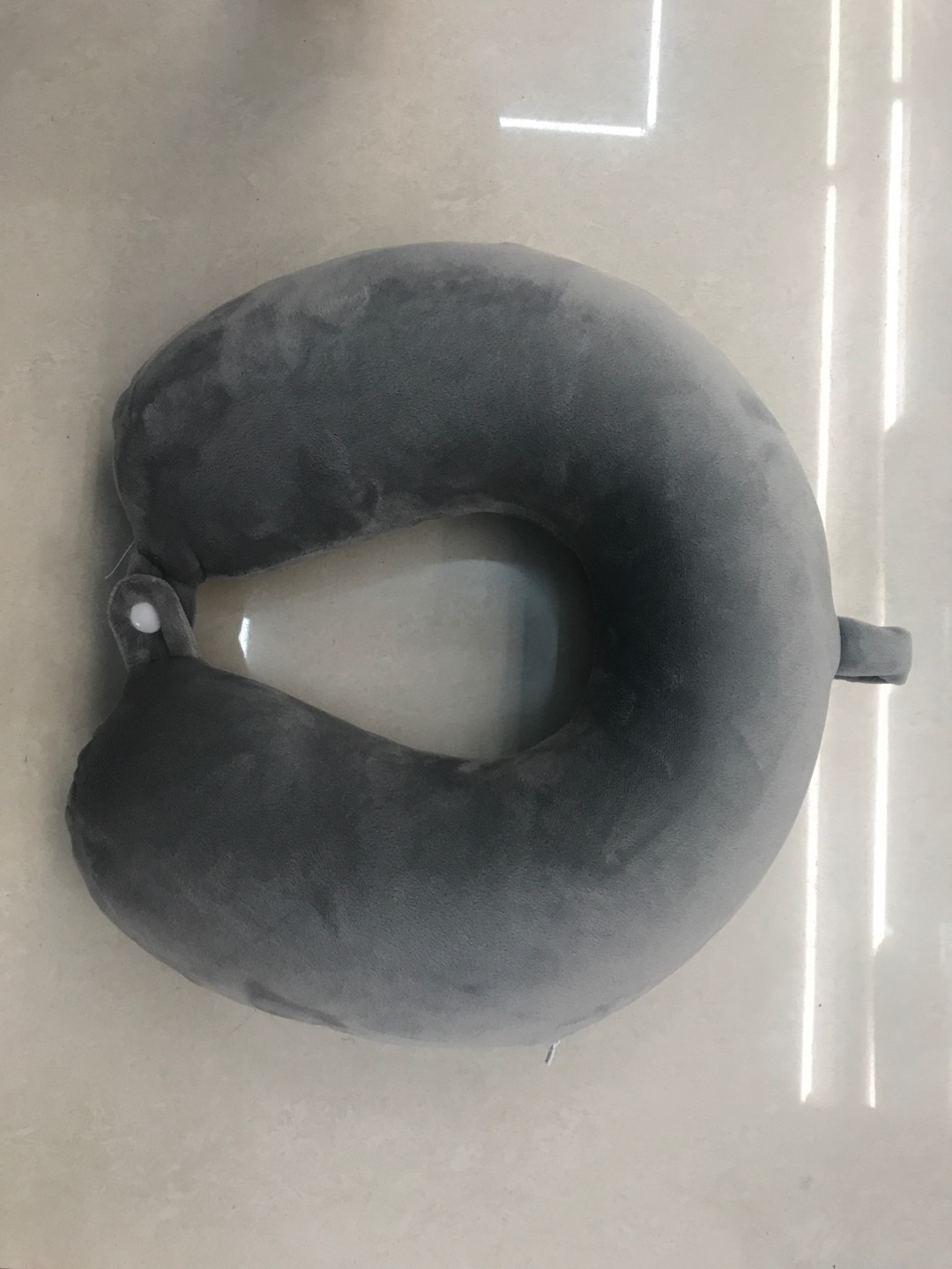 U-shaped neck pillow - memory foam buckle