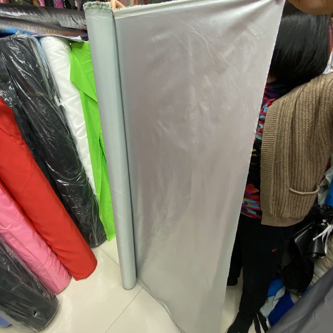 Silver-coated fabric, polyester taffeta, Oxford fabric, silver-coated fabric, blackout and sunshade fabric, curtains, bags, tablecloths, tablecloths, tents, car covers, lining fabric details Picture