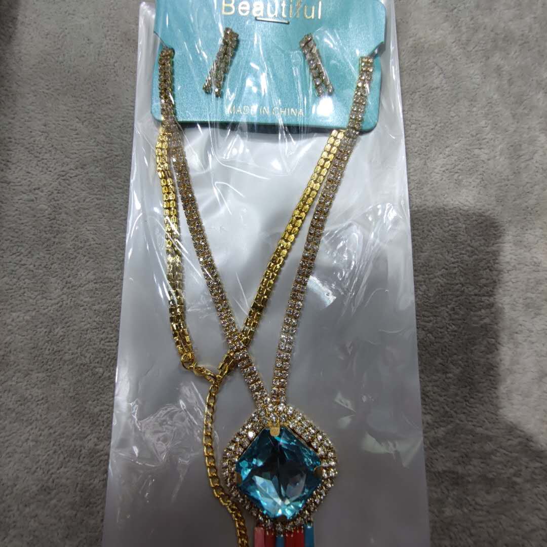 Sapphire necklaces, a popular and versatile accessory with a fashionable and elegant European and American style details Picture