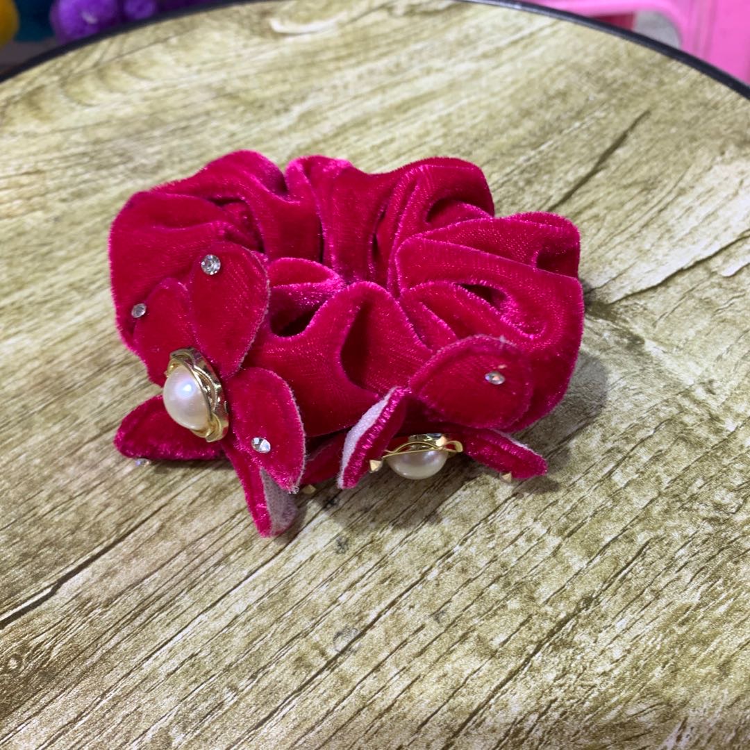头花玫红色珍珠镶钻皮圈绑头发用皮筋