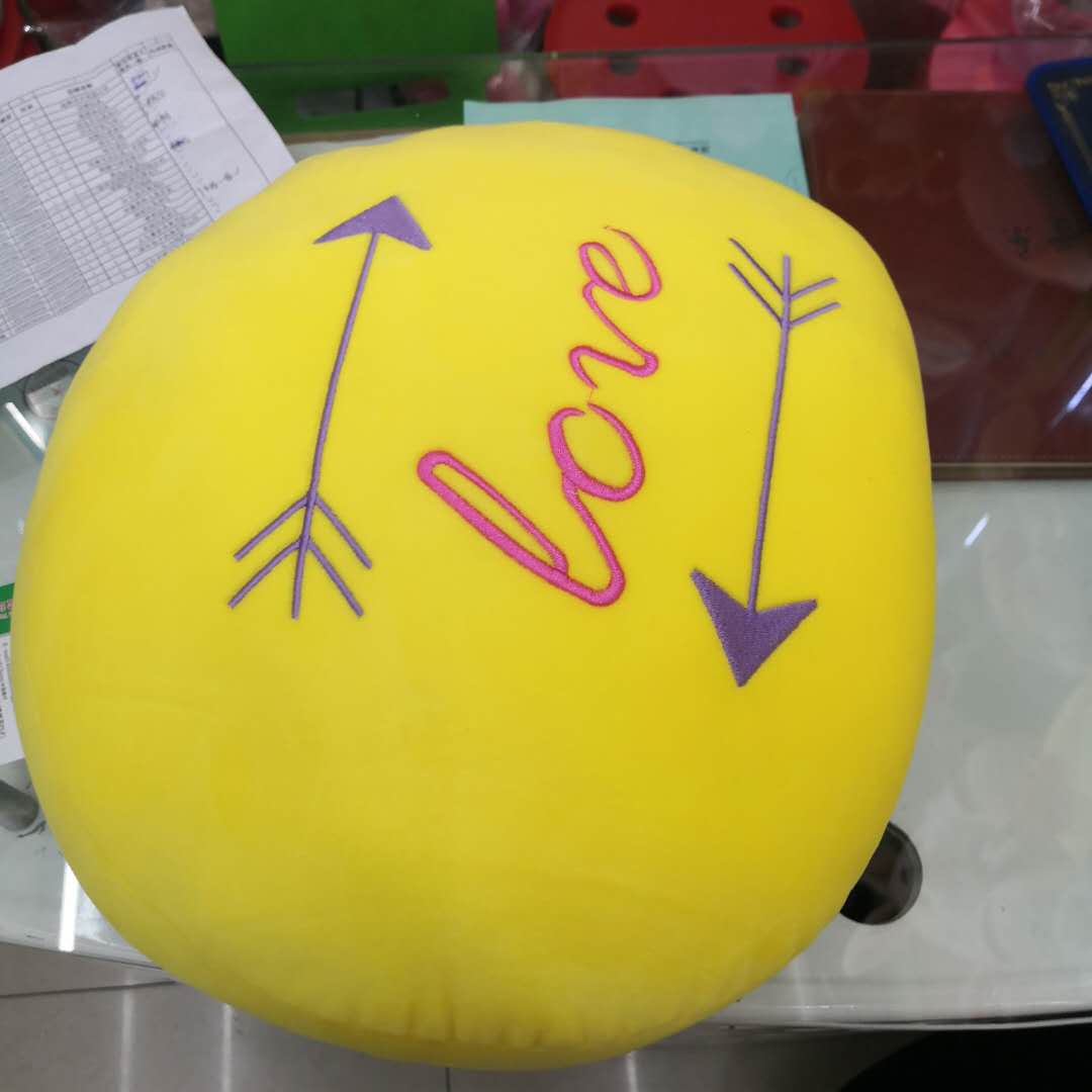 暖手丘比特之箭毛绒抱枕黄色简约家居装饰细节图