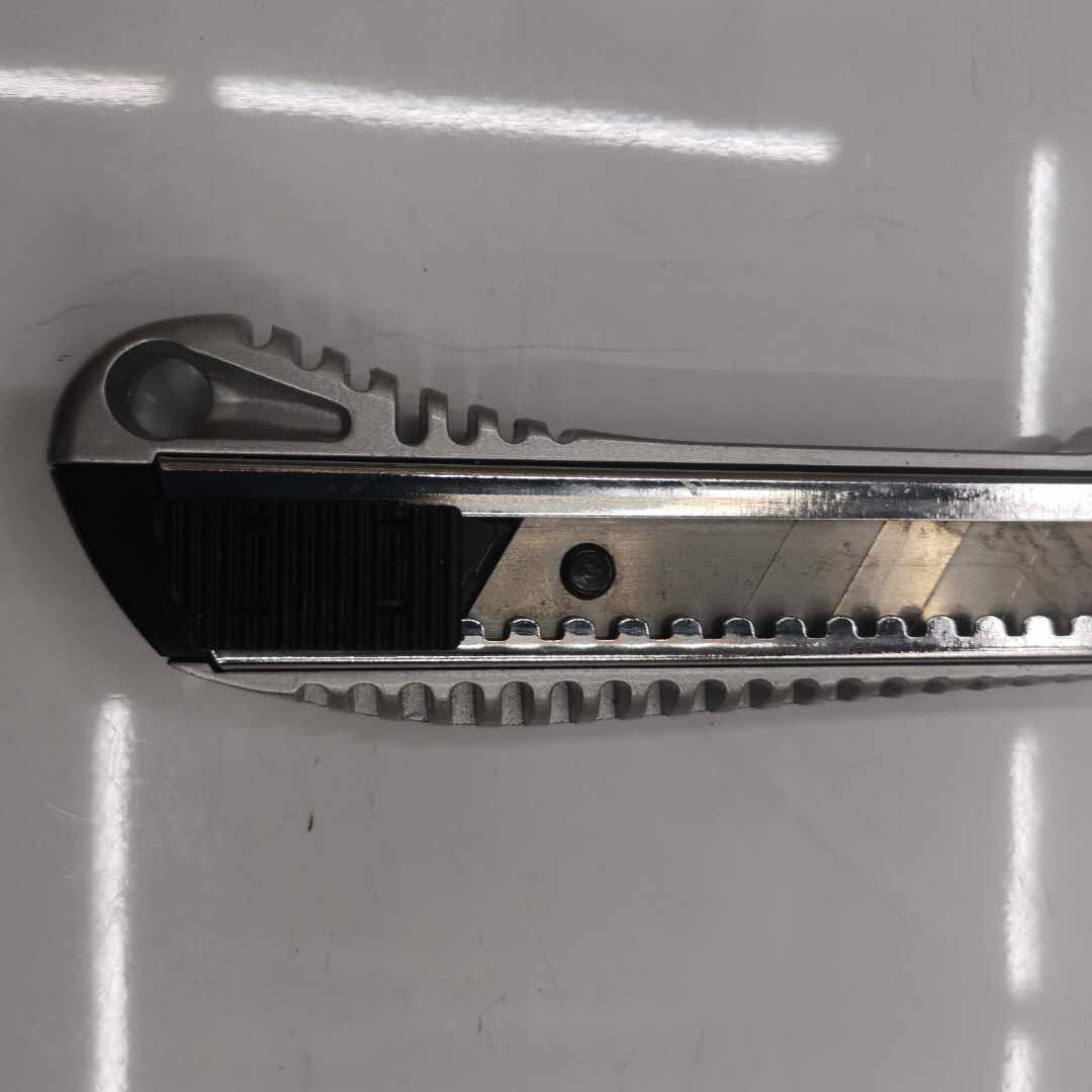 美工刀裁纸刀18MM工业用壁纸刀大号美工刀加厚刀片细节图