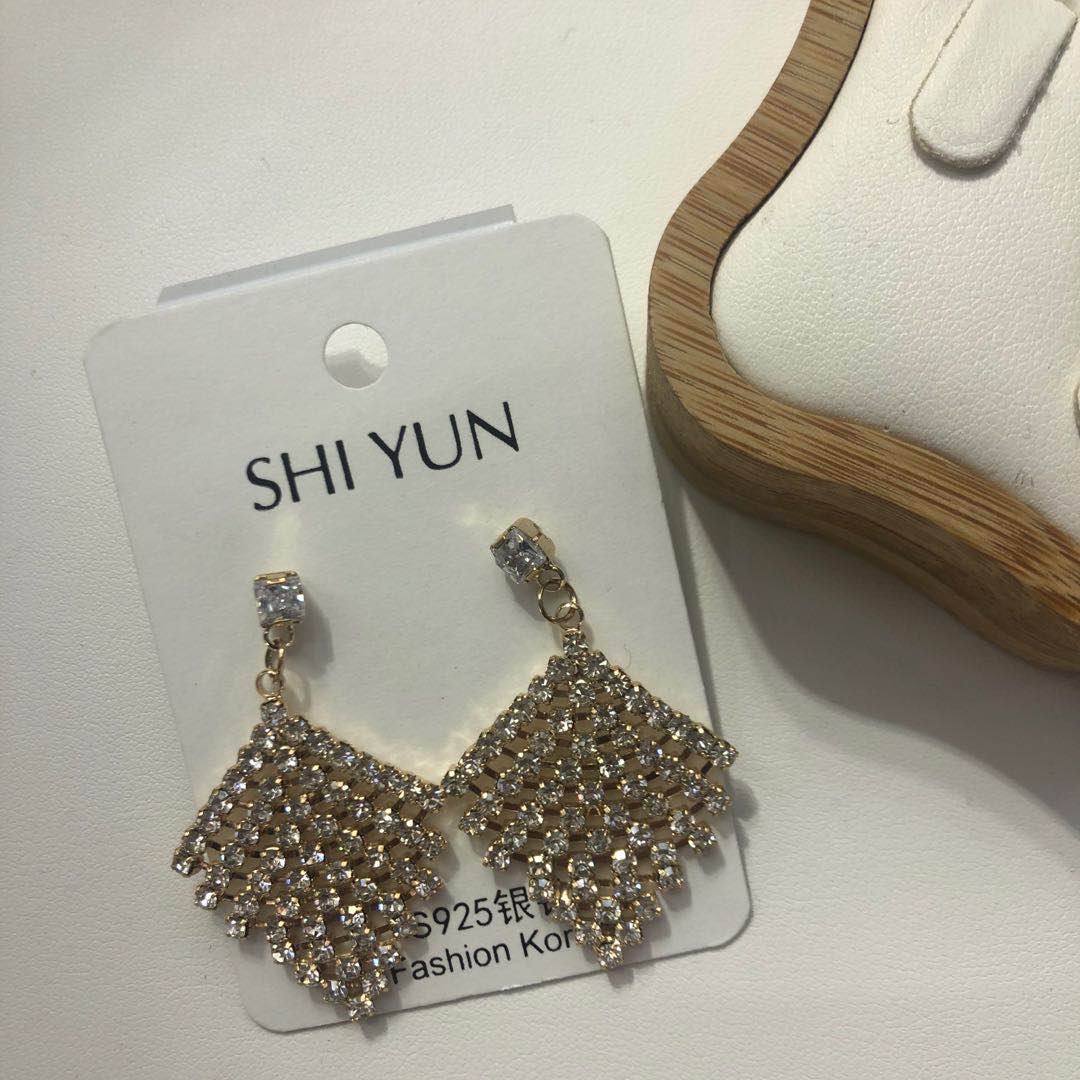 韩国东大门时尚菱形耳钉水钻超闪个性气质耳环细节图