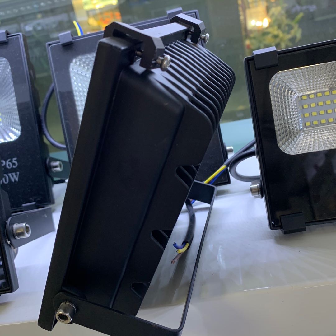 压铸LED太阳能投光灯外壳IP65型号20W投光灯外壳细节图