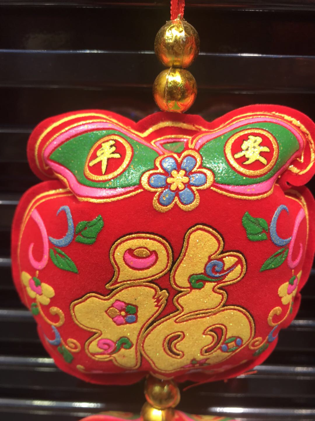 Velvet printed apple pendants, wedding and festival home decoration pendants, festive wedding and festival supplies, moving into a new home Specification image