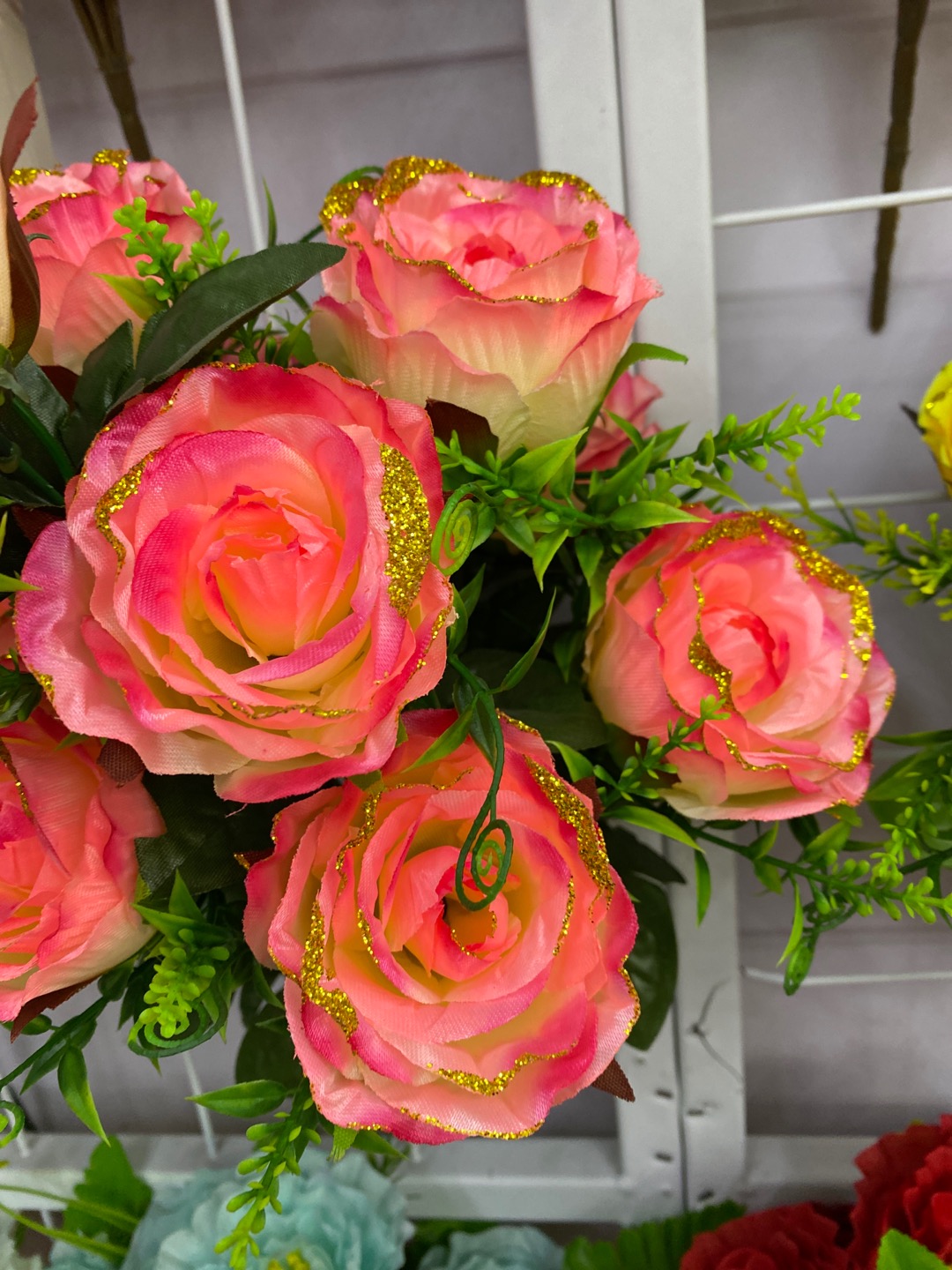 Fumin Silk Flower Factory direct sales: 12 golden-edge rose flowers available in multiple colors, bright and vivid Specification image