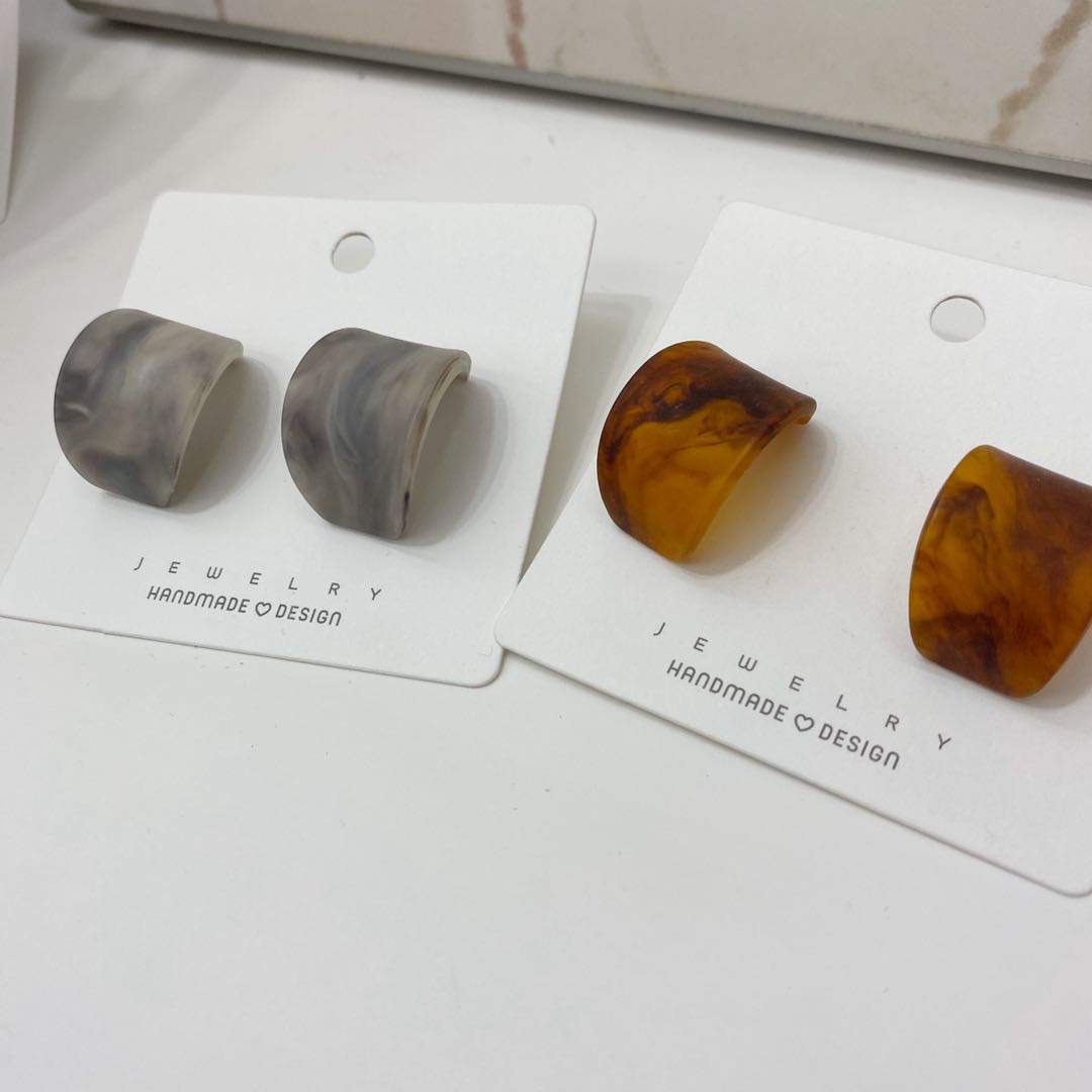 Candy-colored retro, fresh and fashionable earrings and earrings, with a unique style, color retention and anti-allergy features, are popular online earrings and accessories Specification image