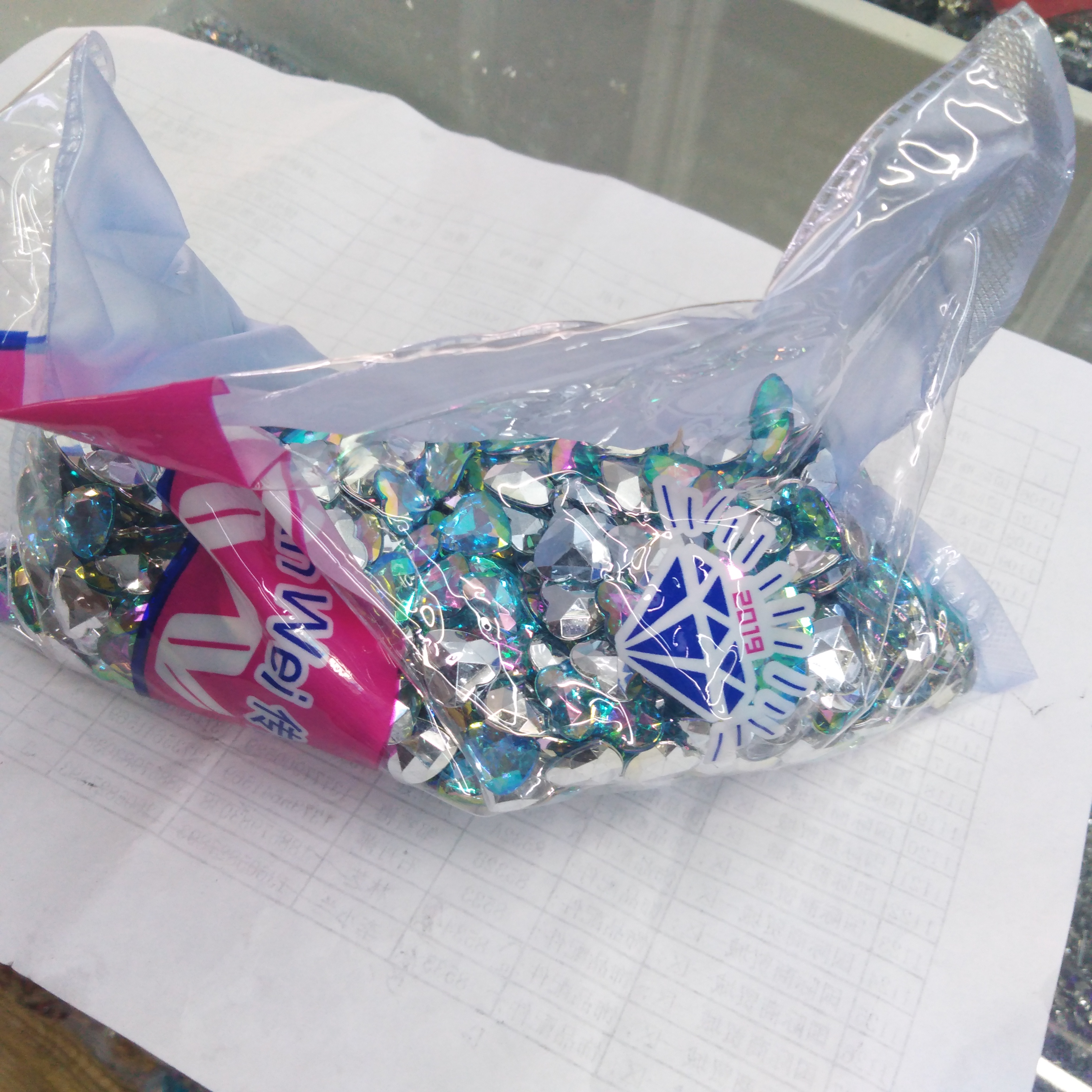 Blue acrylic special-shaped non-hole water drop chamfered surface diamond diy clothing and wedding accessories water drop diamond ornaments are available in stock details Picture