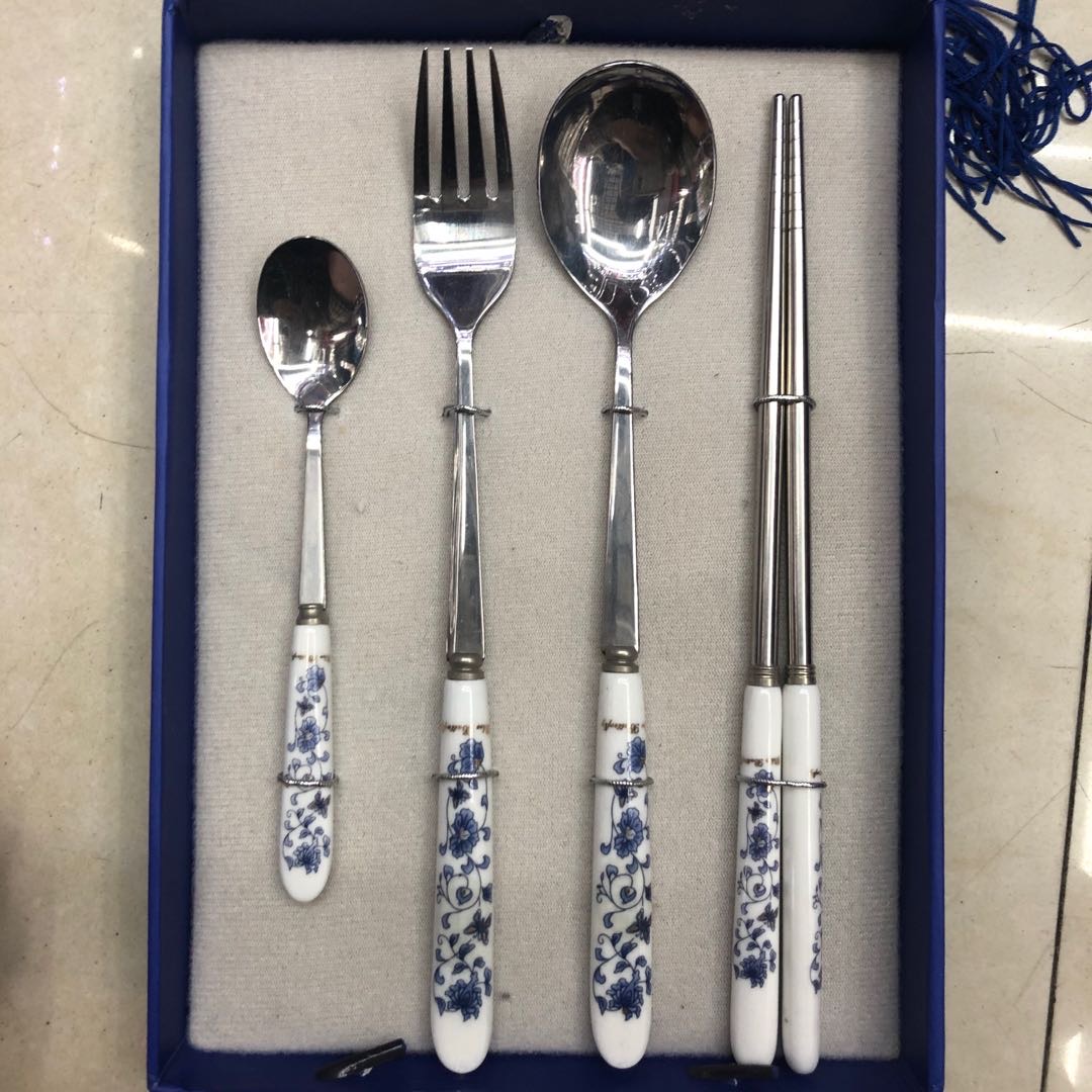 Blue and white porcelain tableware, household knives, spoons and forks, stainless steel tableware four-piece set