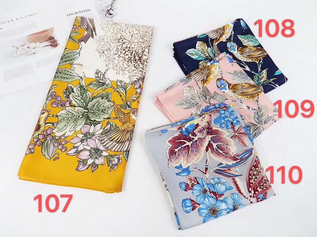 Classic Casual Fashion Scarf Scarf Small Square Scarf Headscarf details Picture