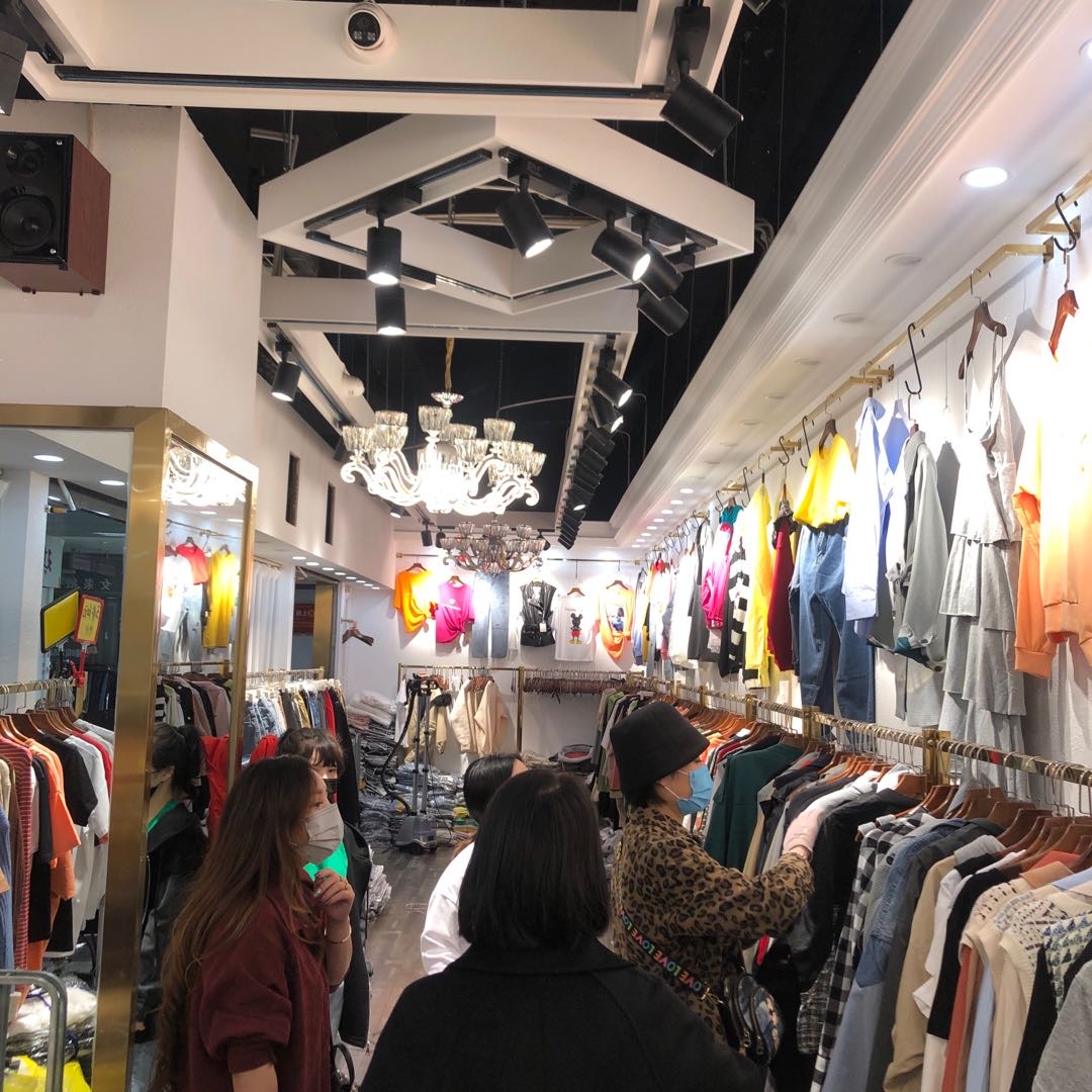 Emmanuel clothing describe pic - 3