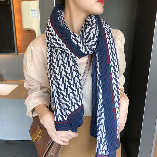 Casual, fashionable and trendy V-shaped Korean style scarf Specification image