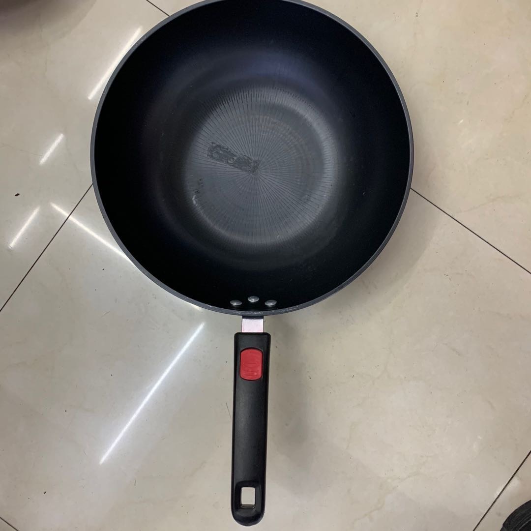 Round-bottomed wok, an old-fashioned kitchen household pot, universal model