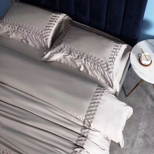 2020新款厂家直销80支海岛棉刺绣米灰色四件套细节图