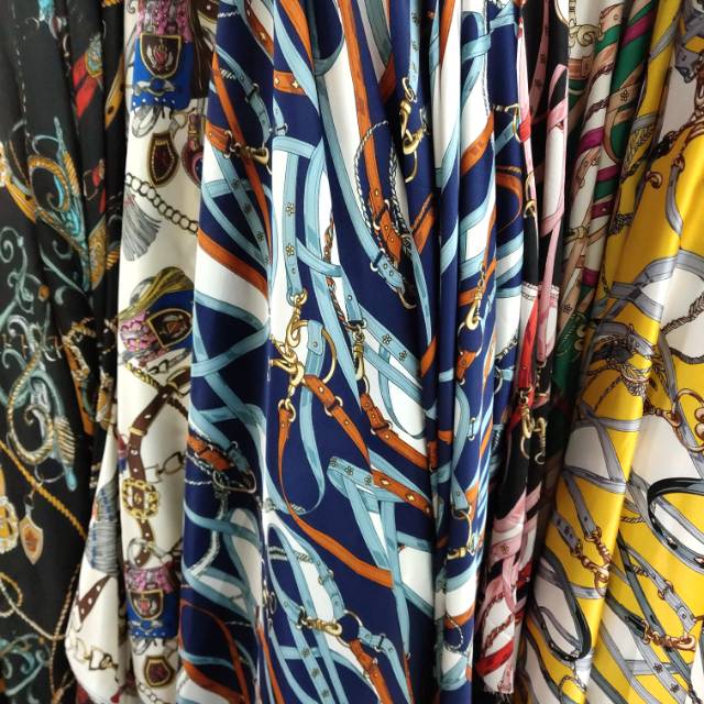 彩色缎面印花饰品服装面料