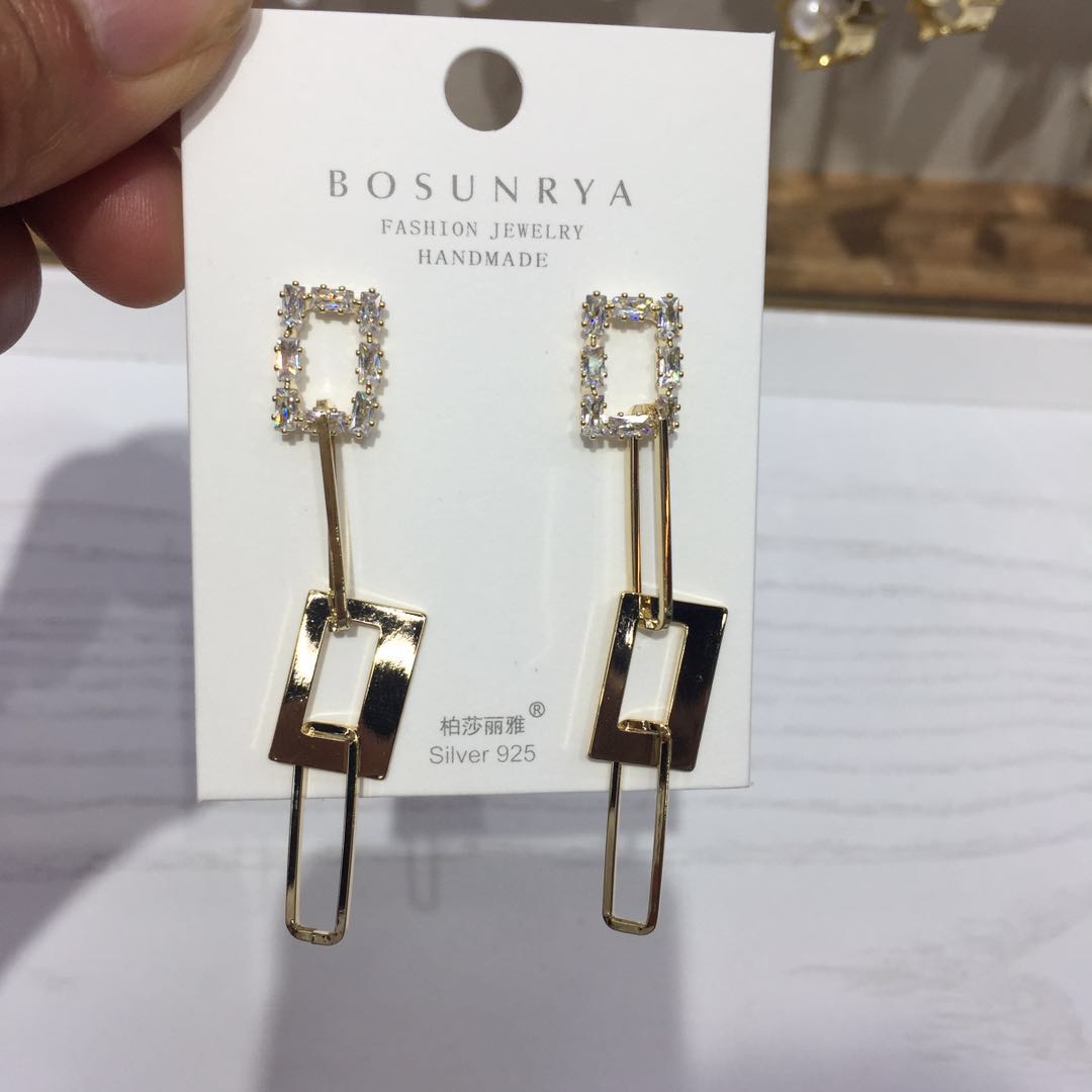 New trendy, individualistic, geometric, exaggerated, trendy, versatile, simple, long autumn and winter earrings with a high-end feel
