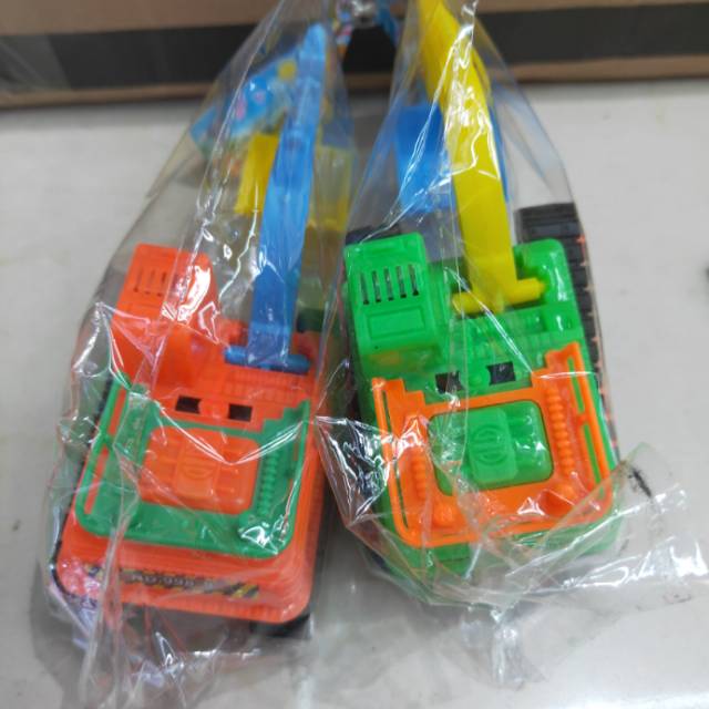 儿童塑料。赠品玩具挖机。细节图