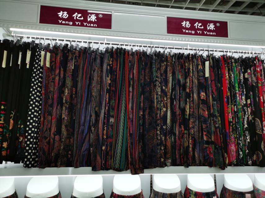 Yang Yiyuan Knitting describe pic - 1