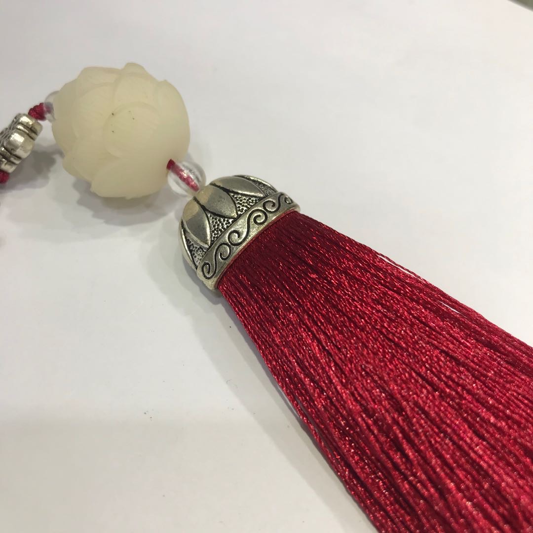 Car pendant with tassels in Chinese style, a high-end and creative mobile phone pendant that is popular on the Internet, a simple and elegant pendant for women Specification image