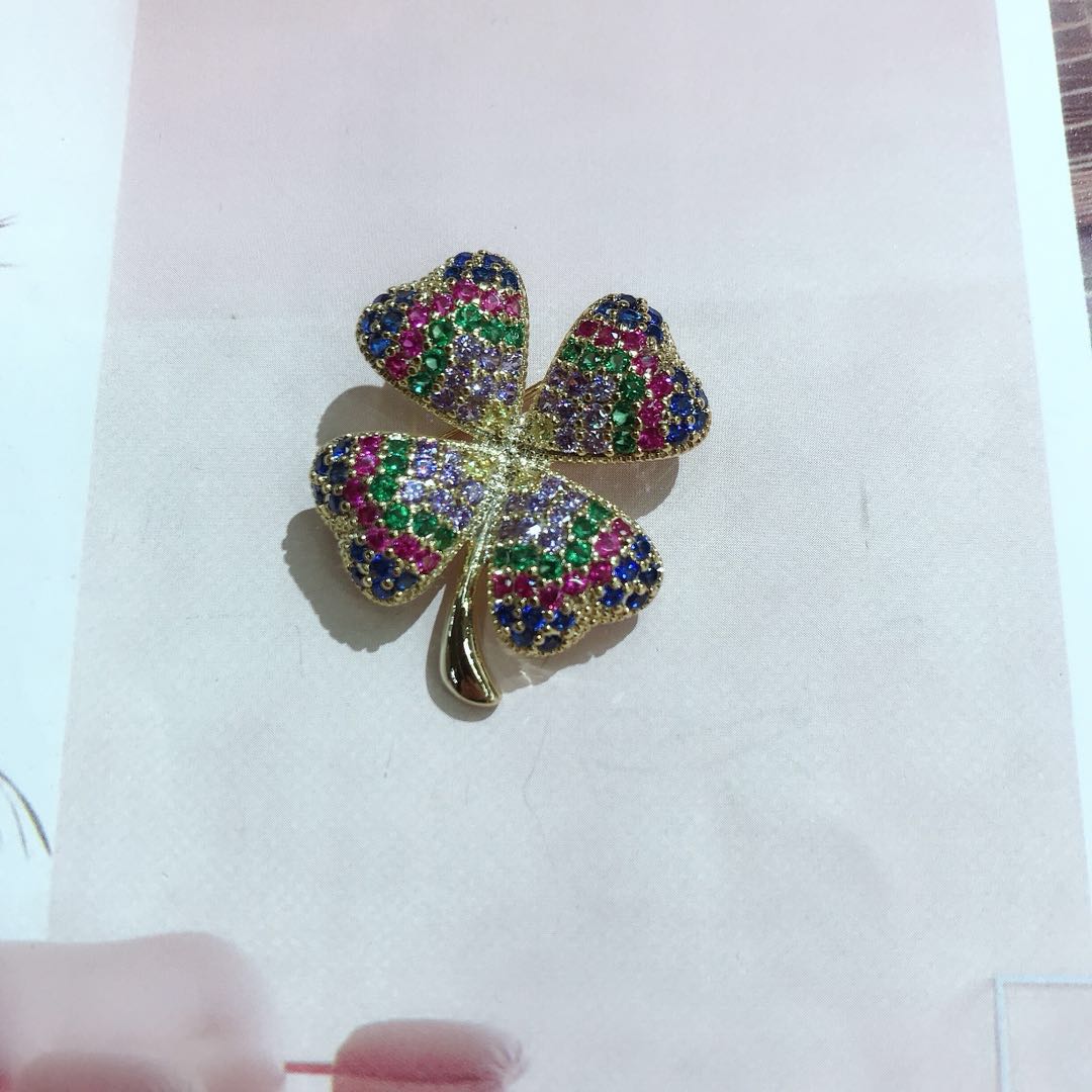 Ins dream four-leaf clover Han Feng elegant plated real gold set diamond brooch sweet temperament corsage thumbnail