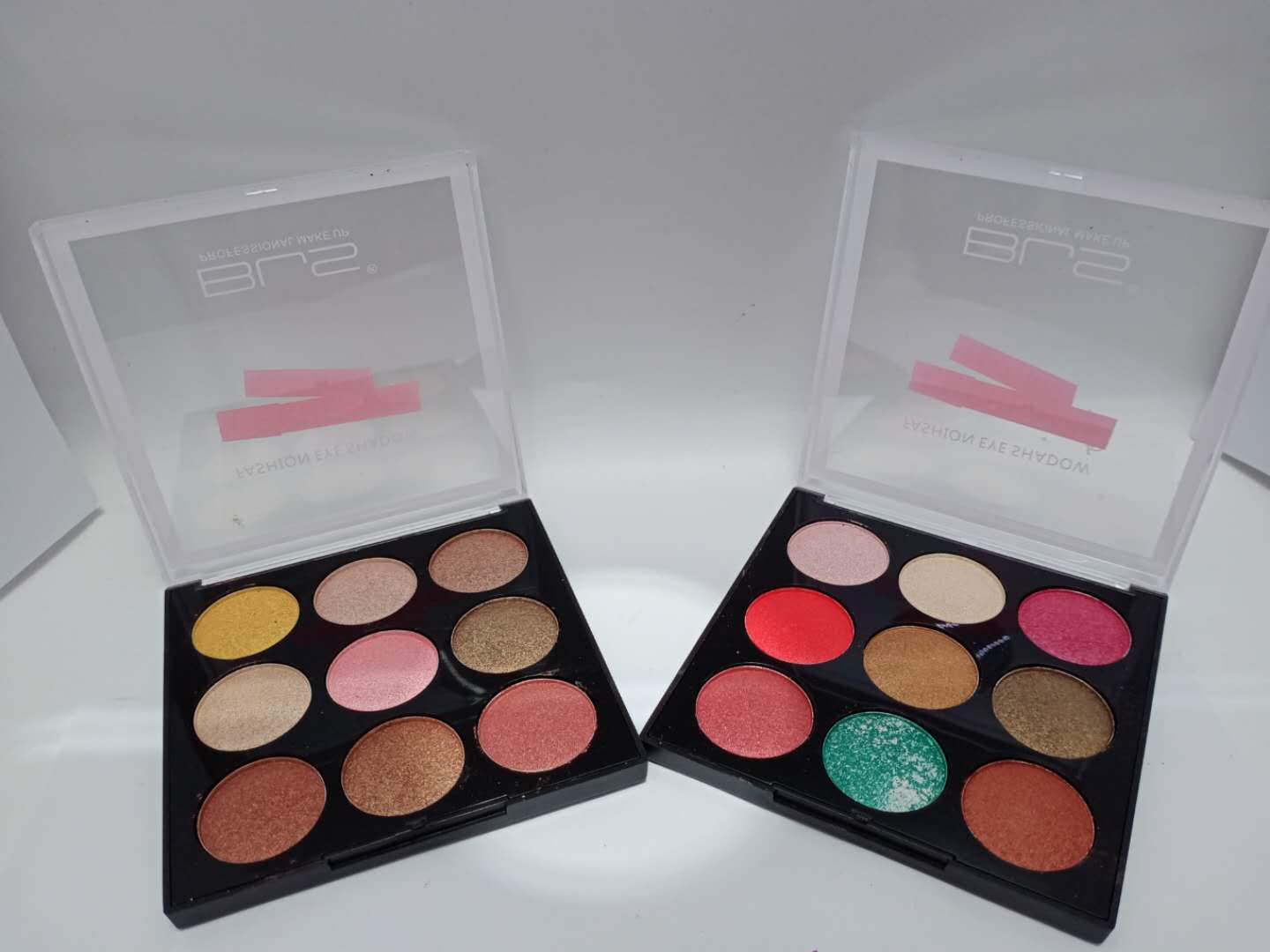 12-color glossy earth tone eyeshadow is water-resistant, sweat-proof and non-smudging details Picture