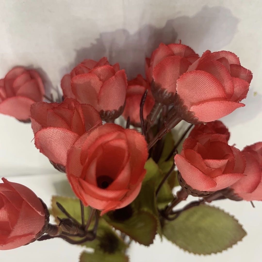 5叉花苞小玫瑰，适合家里餐桌摆件，户外大型场景用仿真花假花产品图