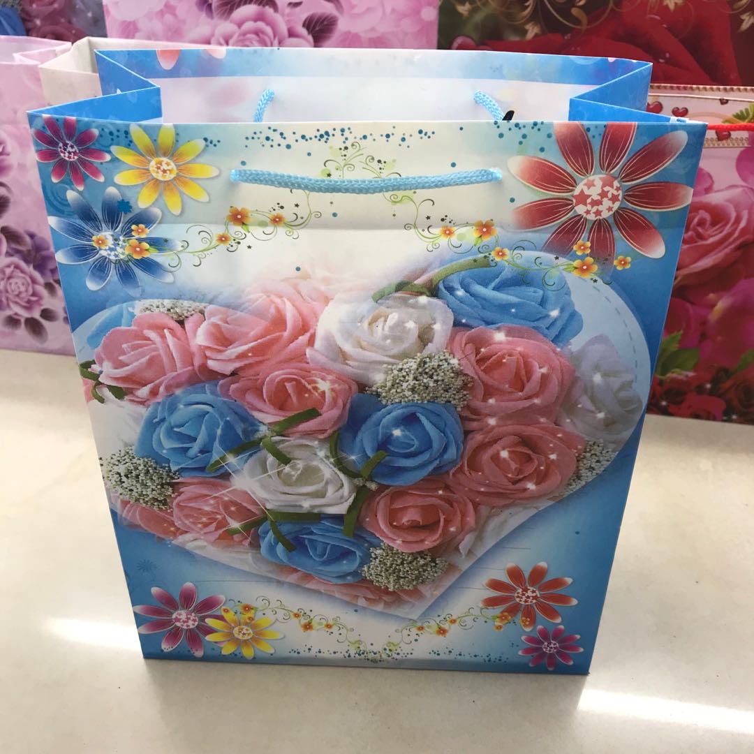 Blue matte hand-held gift bag, bulk purchase at a better price. Welcome new and old customers to place orders details Picture