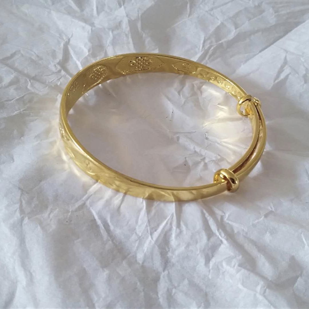Elegant and fashionable gold bracelet with color retention, Korean-style, versatile and trendy internet-famous accessory Specification image