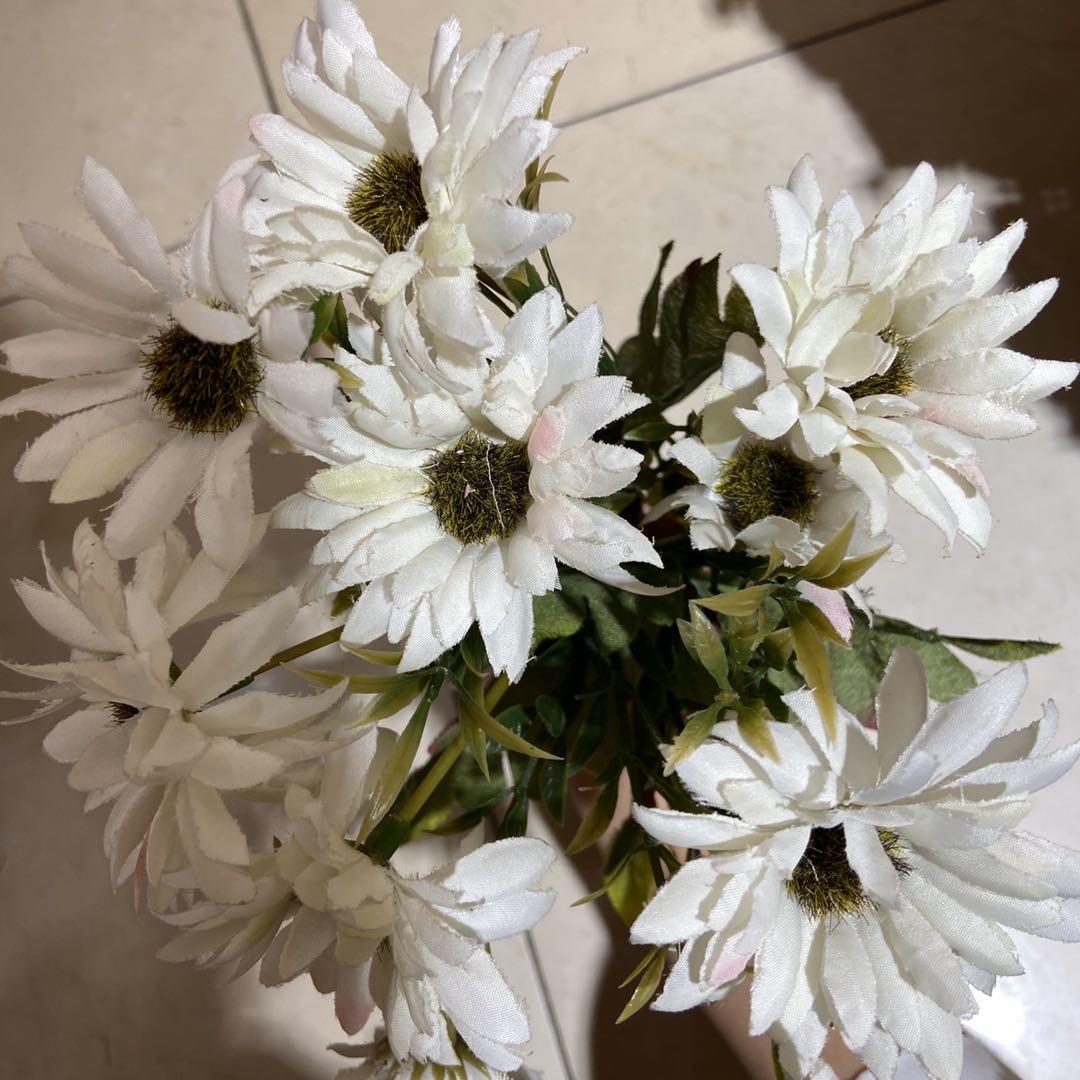 Factory direct sales of artificial flower silk fabric decoration, artificial prosperity rose flower bouquets, wedding road guide arrangements, artificial flowers of 10 mountain chrysanthemums Specification image