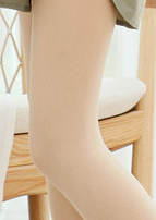 For autumn and winter, this is a must-have for slimming legs: a fleece, thickened, skin-toned one-piece pant with a pair of ankle boots and pantyhose Specification image