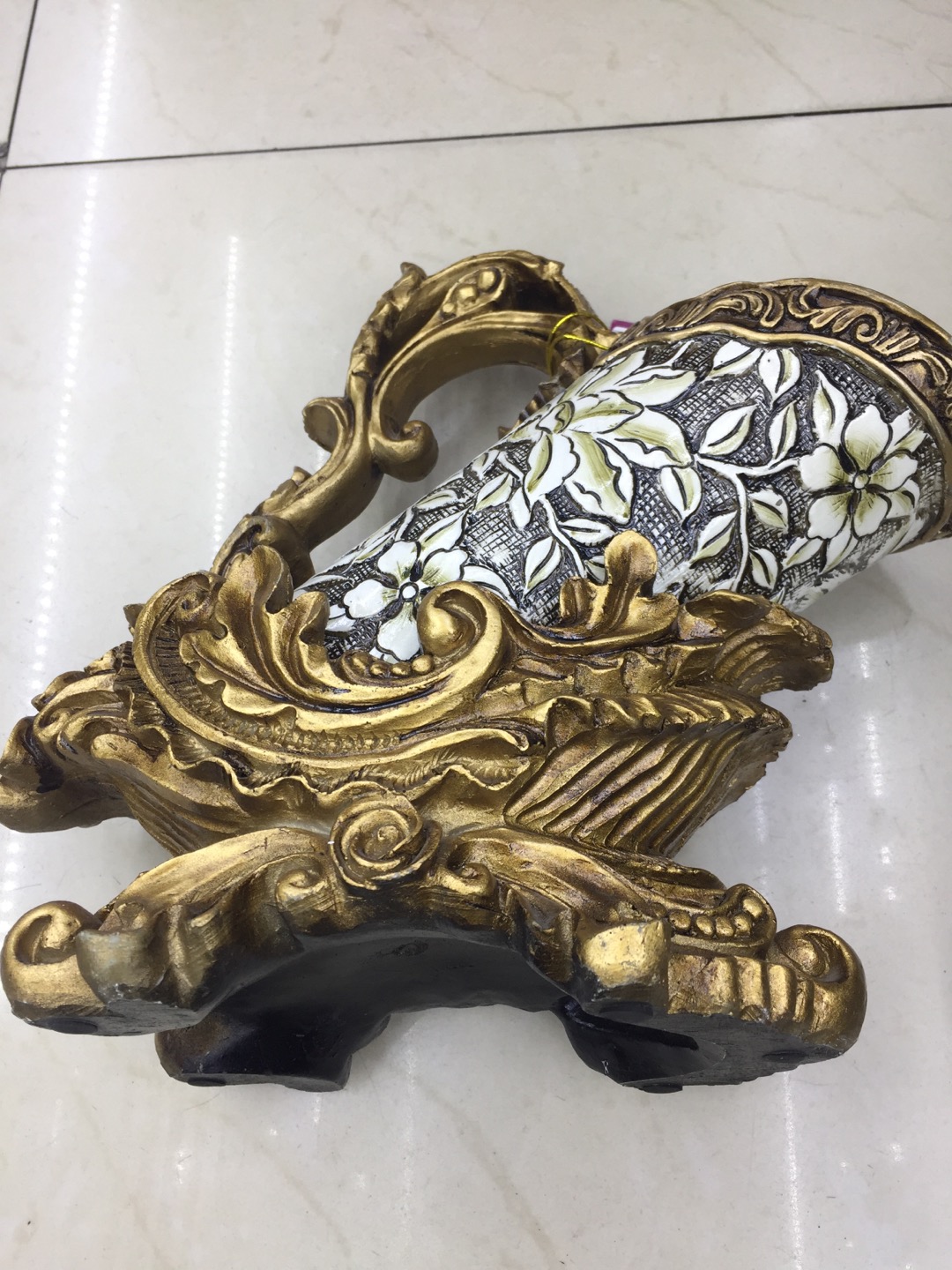 Resin wine rack handicraft ornaments factory direct sales, European and American style, custom-made according to samples